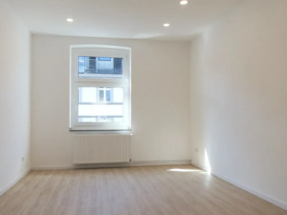 Altbau mit Charme: Komplett modernisiert, bezugsfertig - ideal für 2 Personen und homeoffice