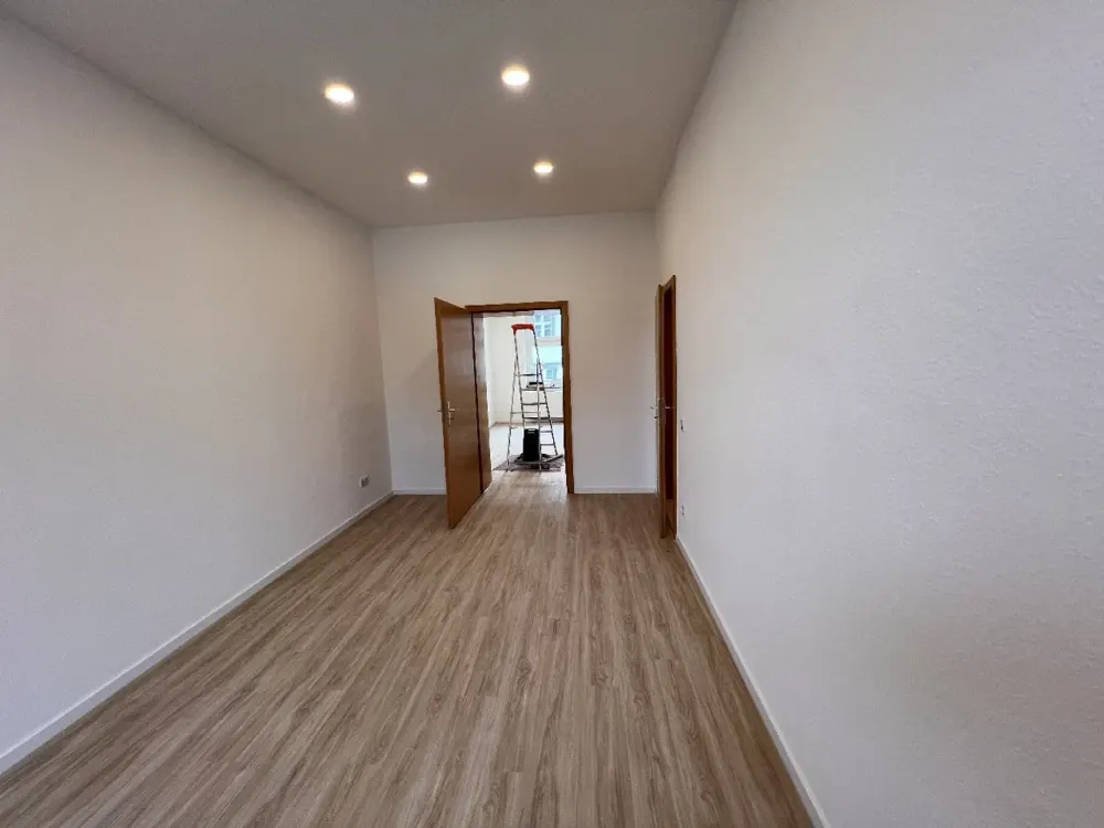Altbau mit Charme: Komplett modernisiert, bezugsfertig - ideal für 2 Personen und homeoffice