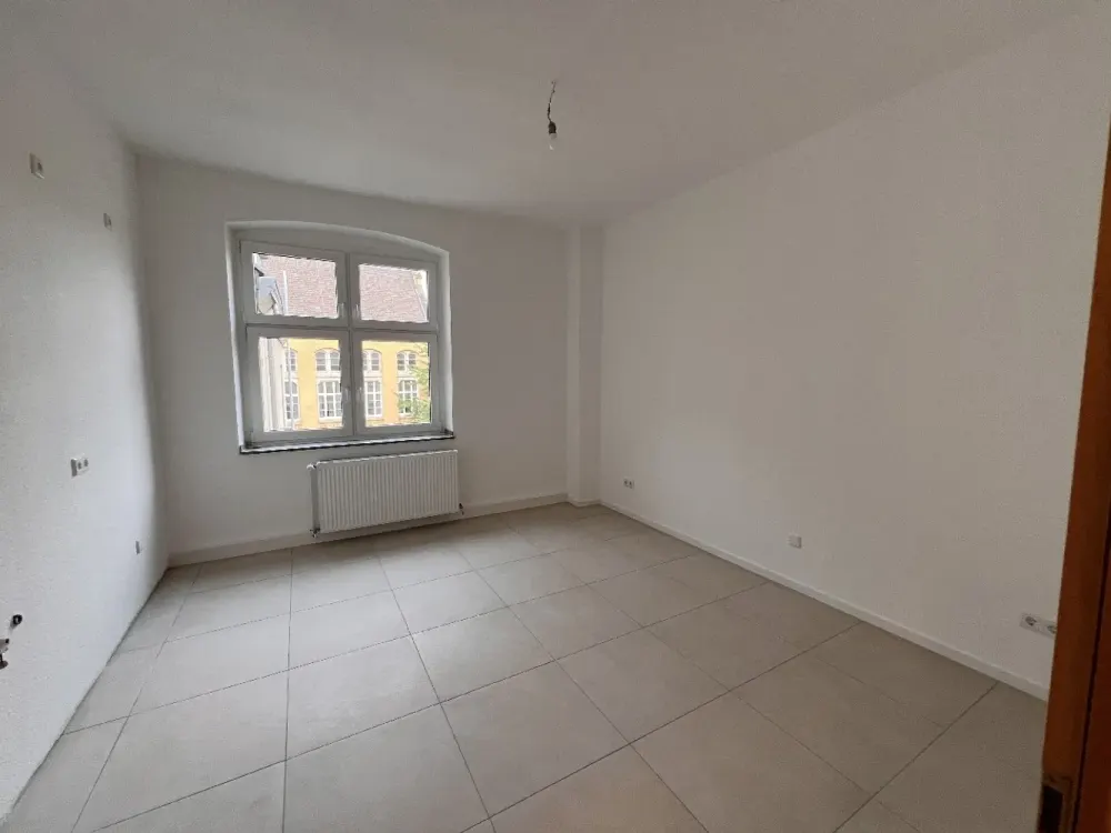 Altbau mit Charme: Komplett modernisiert, bezugsfertig - ideal für 2 Personen und homeoffice