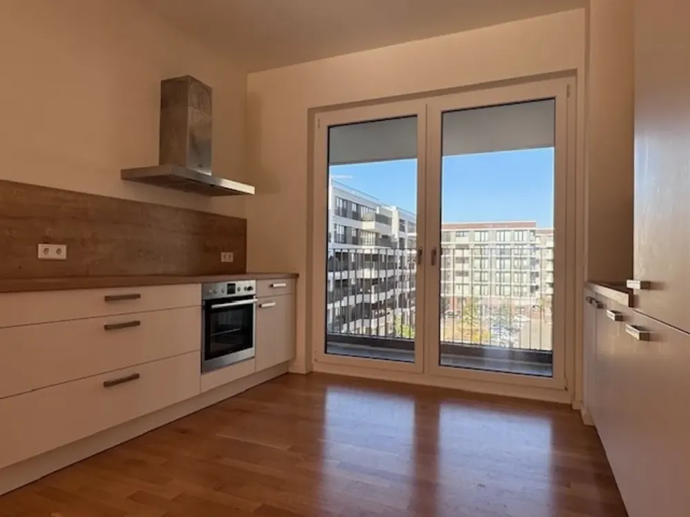 Helle und freundliche 3-Zimmerwohnung mit Balkon, Loggia und Einbauküche