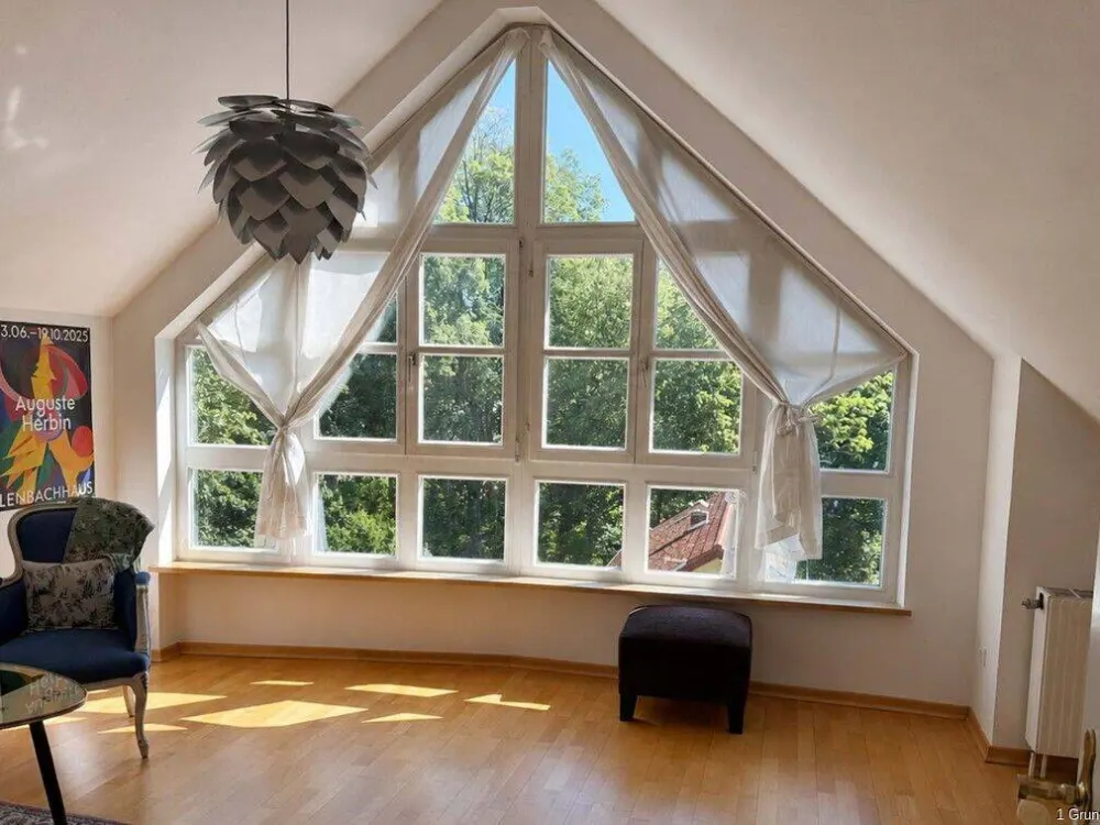 Helle 3 - Zimmer - Dachgeschoss - Maisonettewohnung mit überdachtem Balkon in ruhiger Bestlage von München-Altsolln