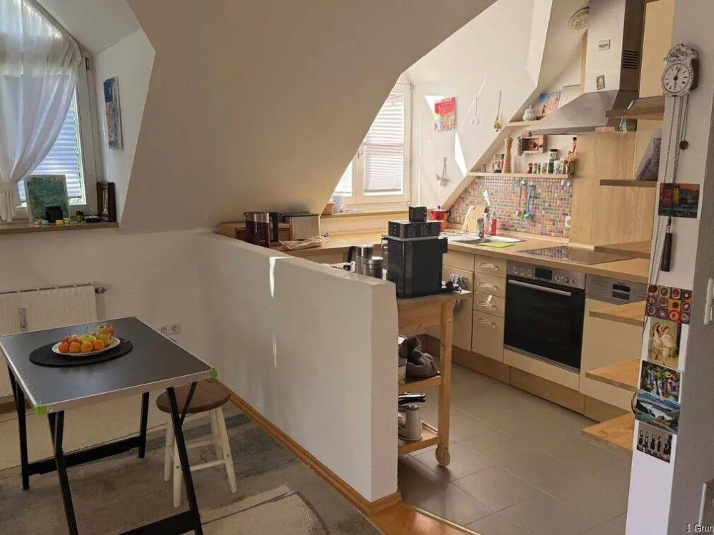 Helle 3 - Zimmer - Dachgeschoss - Maisonettewohnung mit überdachtem Balkon in ruhiger Bestlage von München-Altsolln