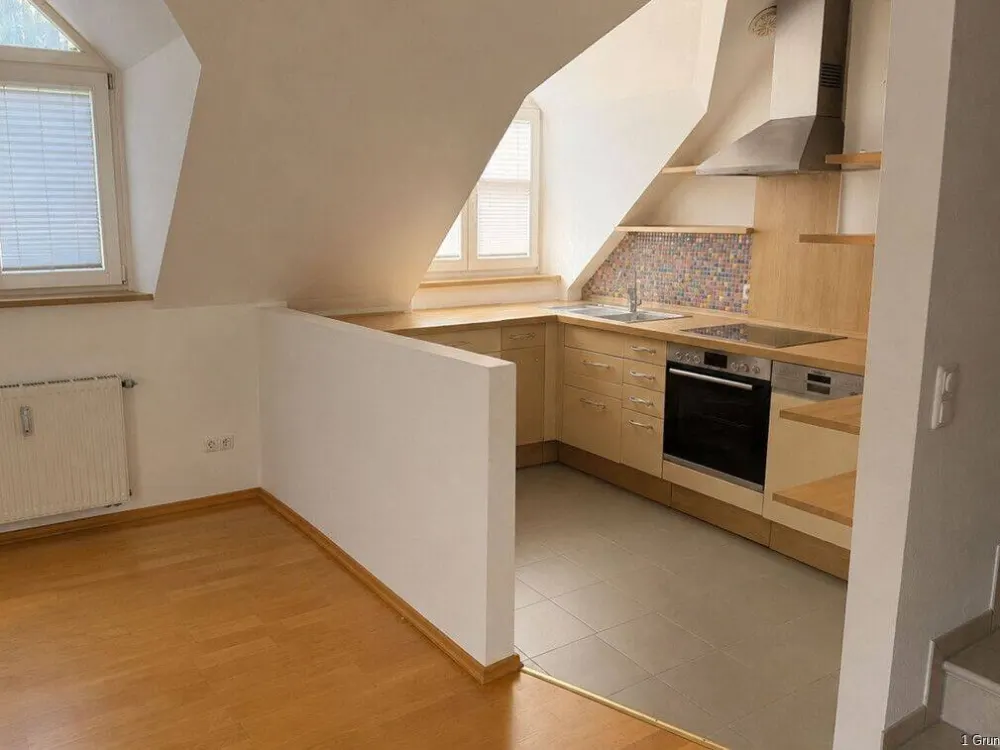 Helle 3 - Zimmer - Dachgeschoss - Maisonettewohnung mit überdachtem Balkon in ruhiger Bestlage von München-Altsolln