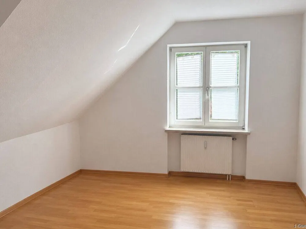 Helle 3 - Zimmer - Dachgeschoss - Maisonettewohnung mit überdachtem Balkon in ruhiger Bestlage von München-Altsolln