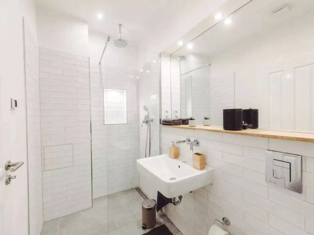 2 Zimmer, EBK, Bad, Gäste-WC, Balkon-Whg. 67 m²