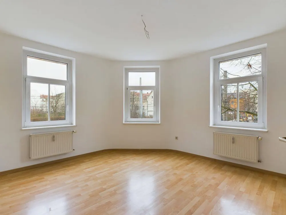 4,5-Raum-Wohnung mit 2 Bädern im 1. OG