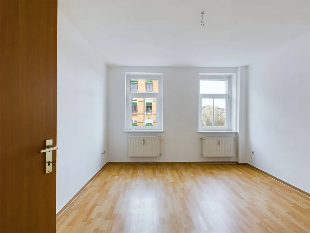 4,5-Raum-Wohnung mit 2 Bädern im 1. OG
