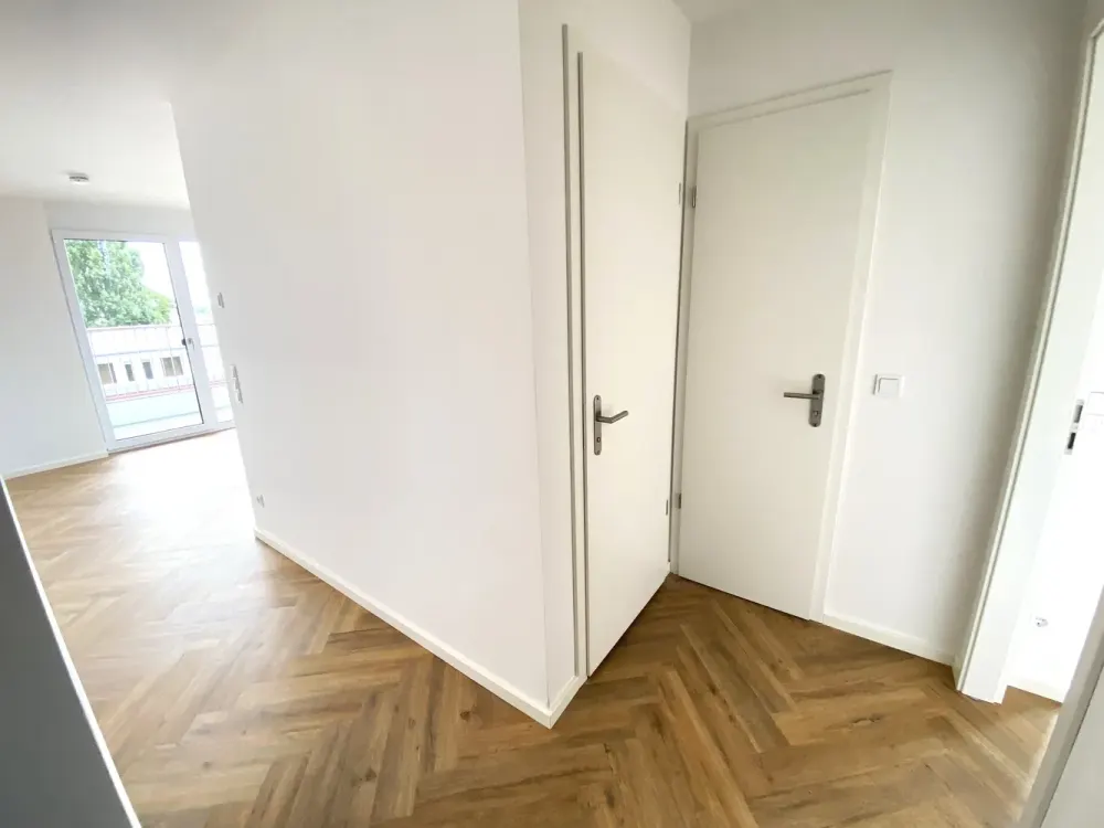Only 3 Years Old: High-Quality 2-Room Apartment with Balcony & Built-In Kitchen