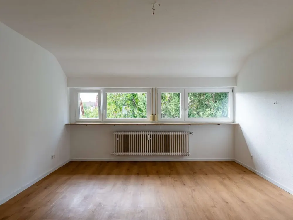 Modernized 3.5-Room Apartment in the Center of S-Möhringen