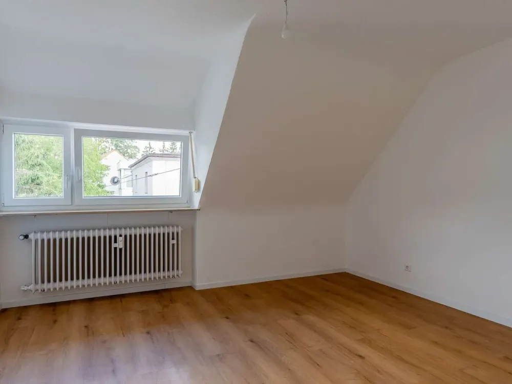 Modernized 3.5-Room Apartment in the Center of S-Möhringen