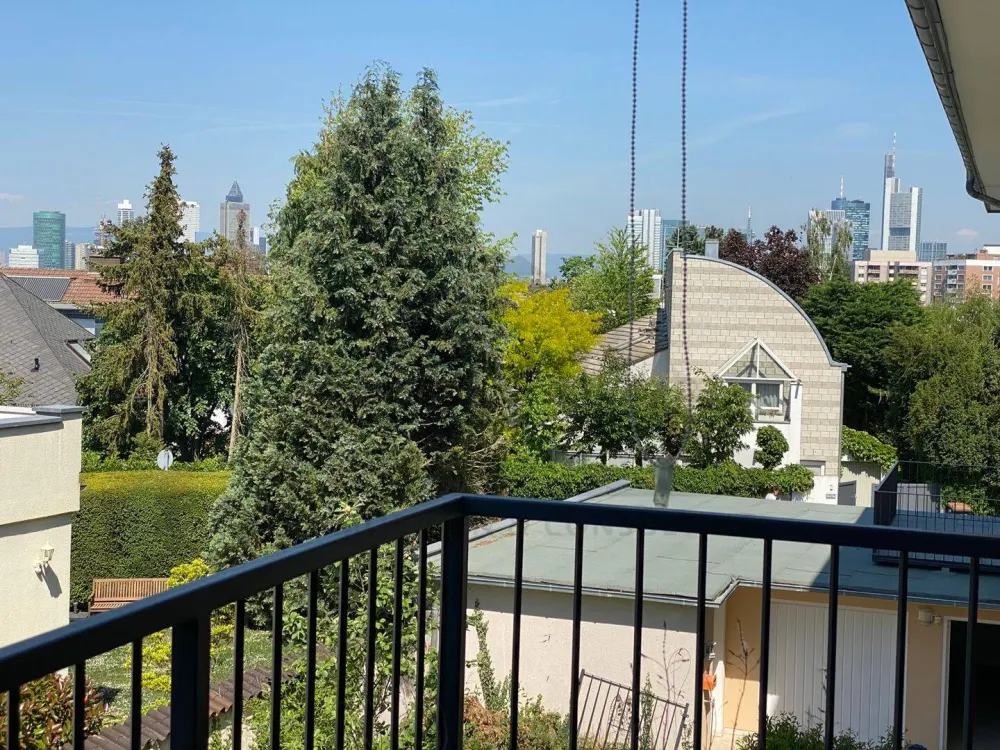 Herrliche Großwohnung mit riesigem Balkon, Skylineblick, Kamin, inkl. Doppelgarage u. v. m.
