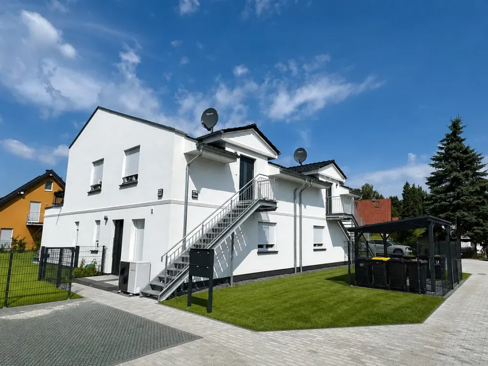 Helle 3-Zimmer Wohnung mit Einbauküche, großer Dusche, Balkon und Stellplatz