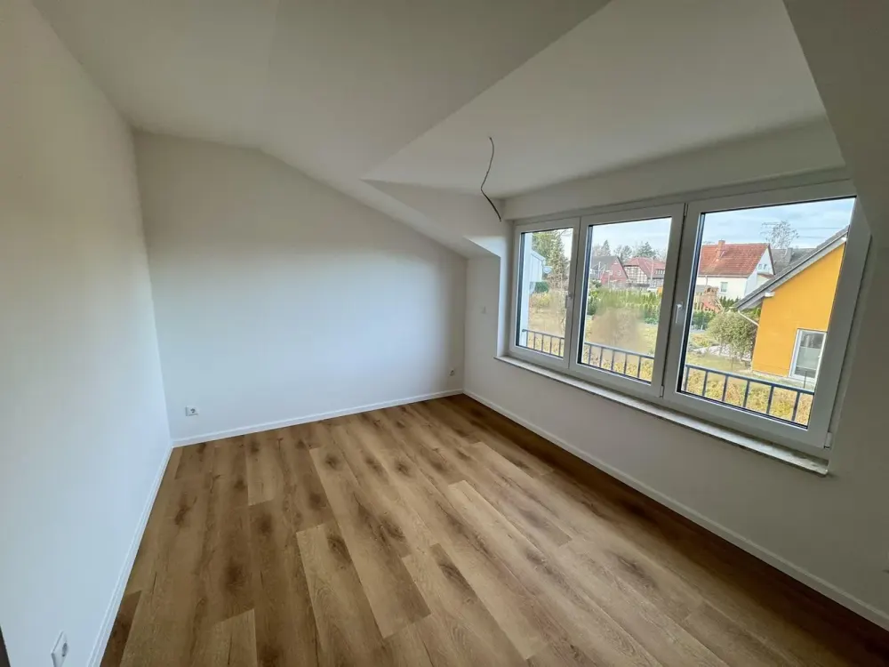 Helle 3-Zimmer Wohnung mit Einbauküche, großer Dusche, Balkon und Stellplatz