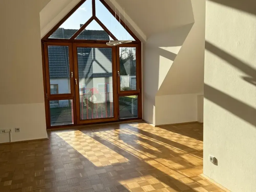Helle 3-Zimmer Maisonette-Wohnung im 1. und 2. OG in Düsseldorf-Unterrath mit eigenem Eingang.