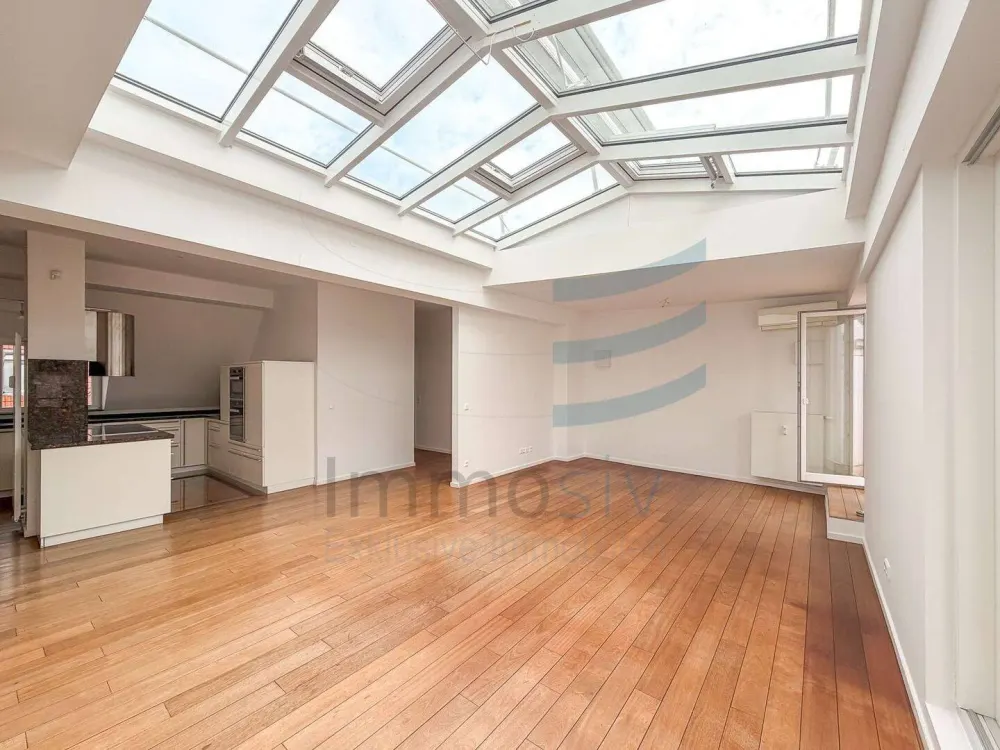 Dachgeschoss-Loft mit Panoramaglasdach in der Zillestraße