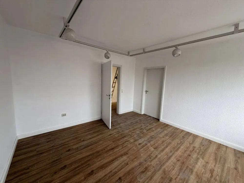 Hamburger Str. - 1 WG-Zimmer in einer 5er WG mit Einbauküche u. 2 Bäder mit Duschen - zentrale Lage