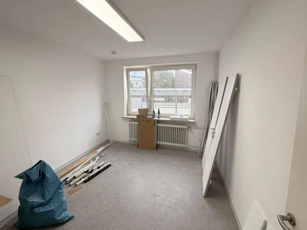 Hamburger Str. - 1 WG-Zimmer in einer 5er WG mit Einbauküche u. 2 Bäder mit Duschen - zentrale Lage
