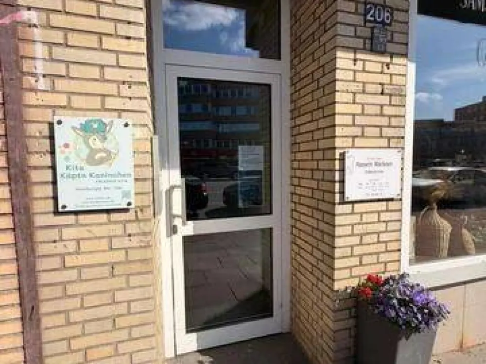 Hamburger Str. - 1 WG-Zimmer in einer 5er WG mit Einbauküche u. 2 Bäder mit Duschen - zentrale Lage