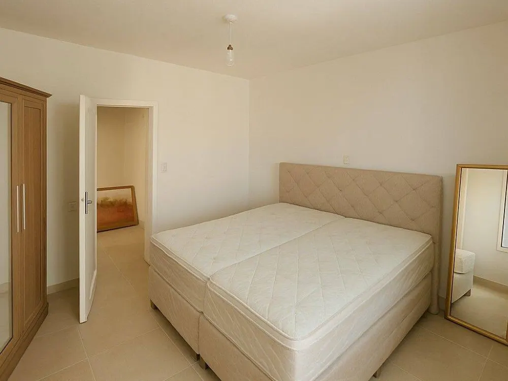 Sanierte 3,5-Zimmer-Wohnung (möbliert) - 1. Etage, Warmmiete 1.800 €, ab 01.09.2026 verfügbar