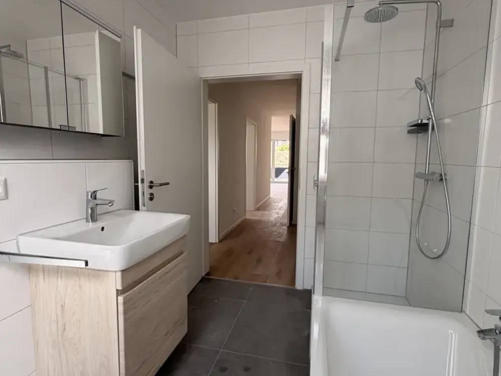 Schön geschnittene 3-Zimmer Neubauwohnung mit Balkon