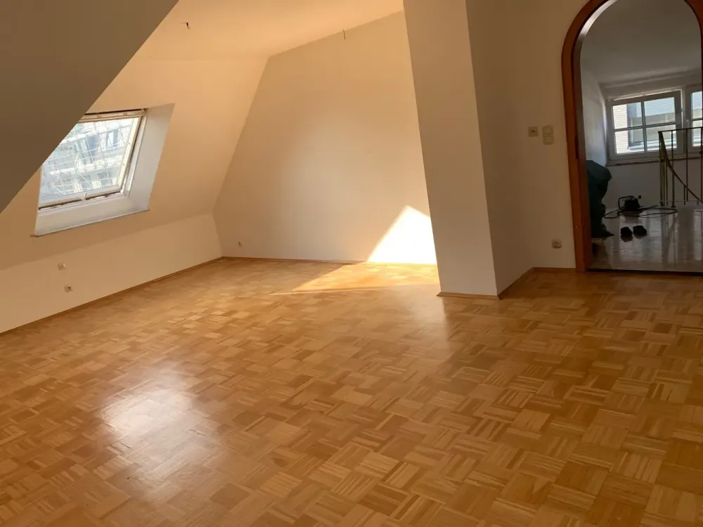 Exclusive 3-Zimmer-Dachgeschosswohnung in München-Waldtrudering