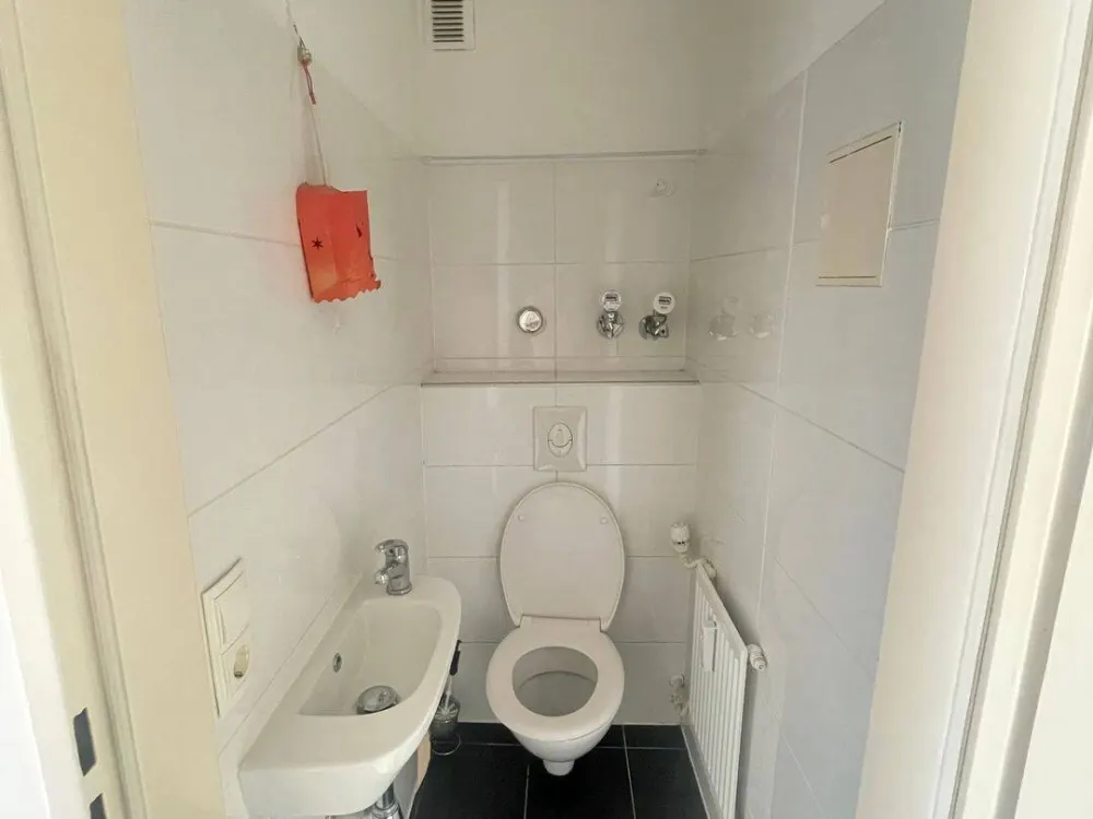 1 Monat Mietfrei ! Kompaktes 2-Zimmer-Terrassenapartment im 3. Stock in Frankfurt am Main - Albusstraße