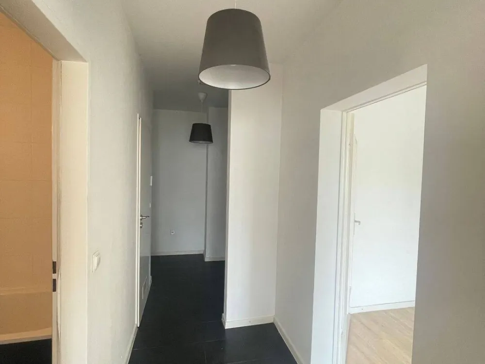 1 Monat Mietfrei ! Kompaktes 2-Zimmer-Terrassenapartment im 3. Stock in Frankfurt am Main - Albusstraße