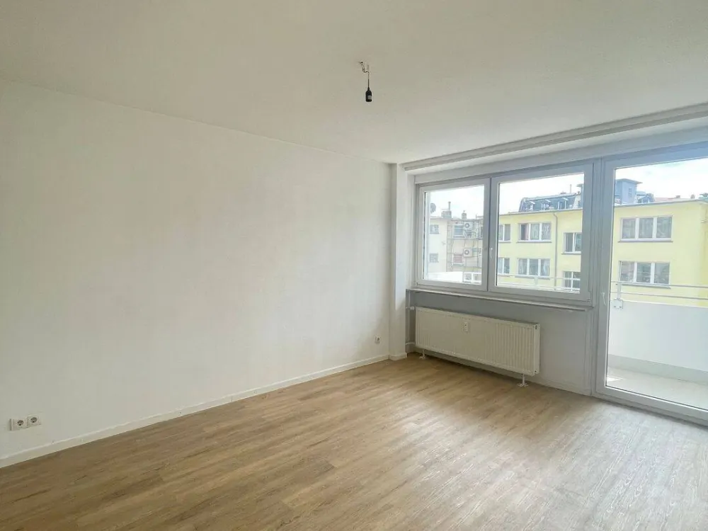 1 Monat Mietfrei ! Kompaktes 2-Zimmer-Terrassenapartment im 3. Stock in Frankfurt am Main - Albusstraße