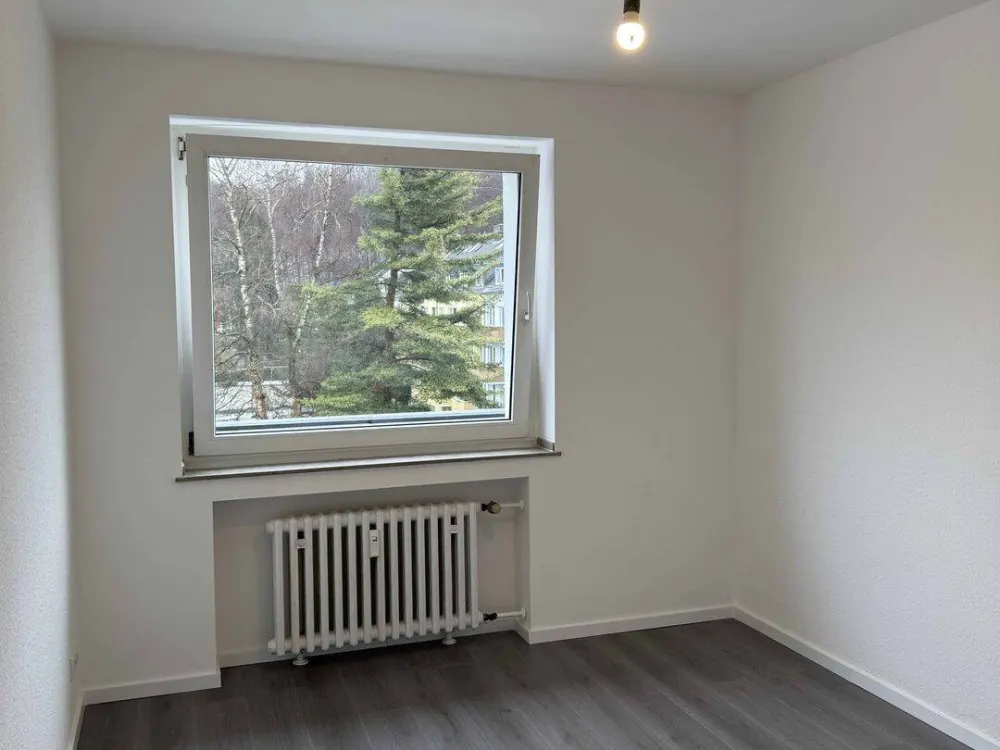 Frisch renovierte 3-Zimmer-Wohnung (ca. 69 m²) mit großem Balkon