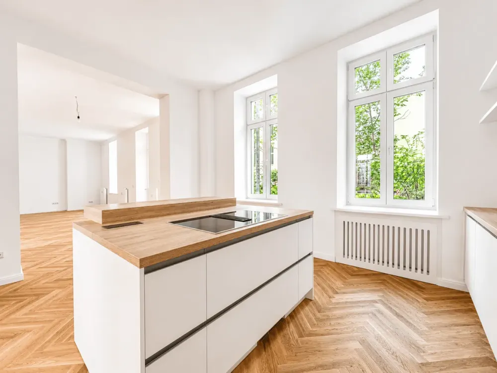 Seltene 4-Zimmer-Gartenwohnung mit ca. 173 m² Privatgarten, direkt am Adenauerplatz!