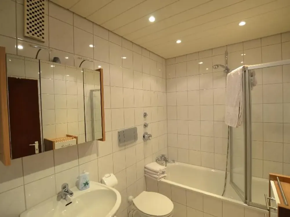 Near Düsseldorf: Fully Furnished Apartment - Pool and Sauna in the Building - Erkrath-Unterfeldhaus