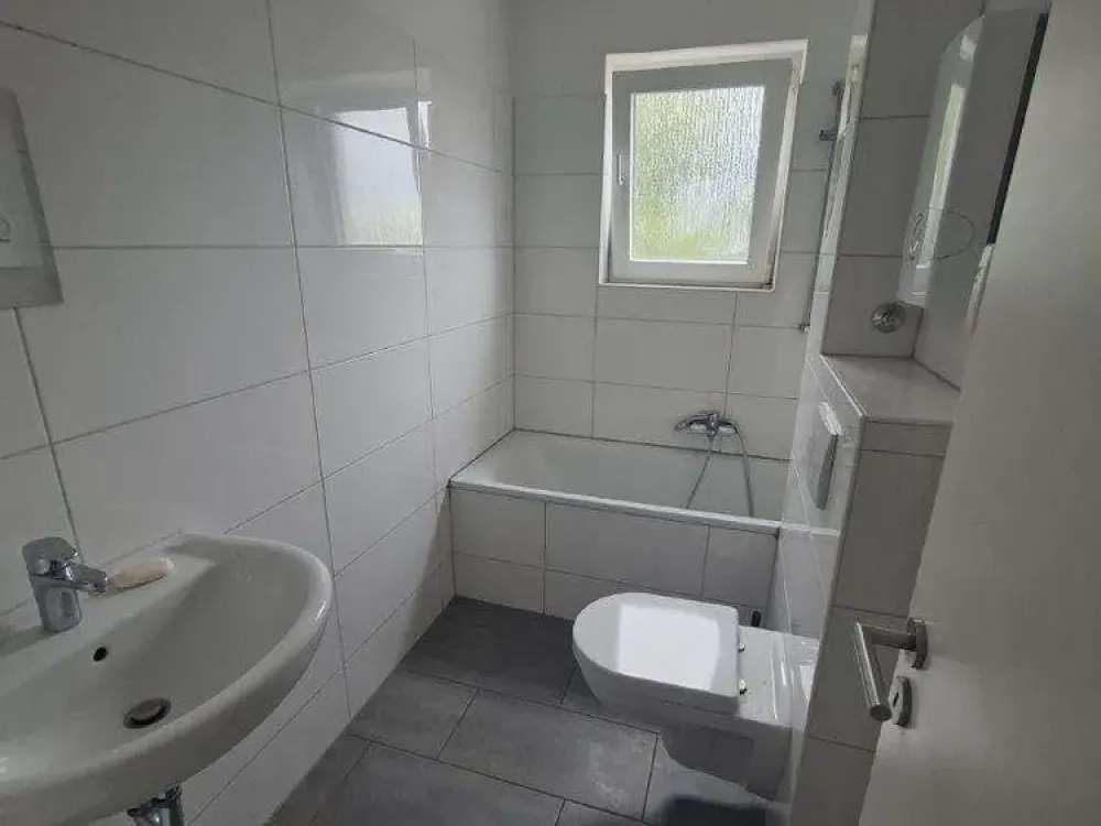 Iserlohn OT-Iserlohnerheide. Sanierte, helle 3 ZKB Wohnung ohne Balkon mit Badewanne