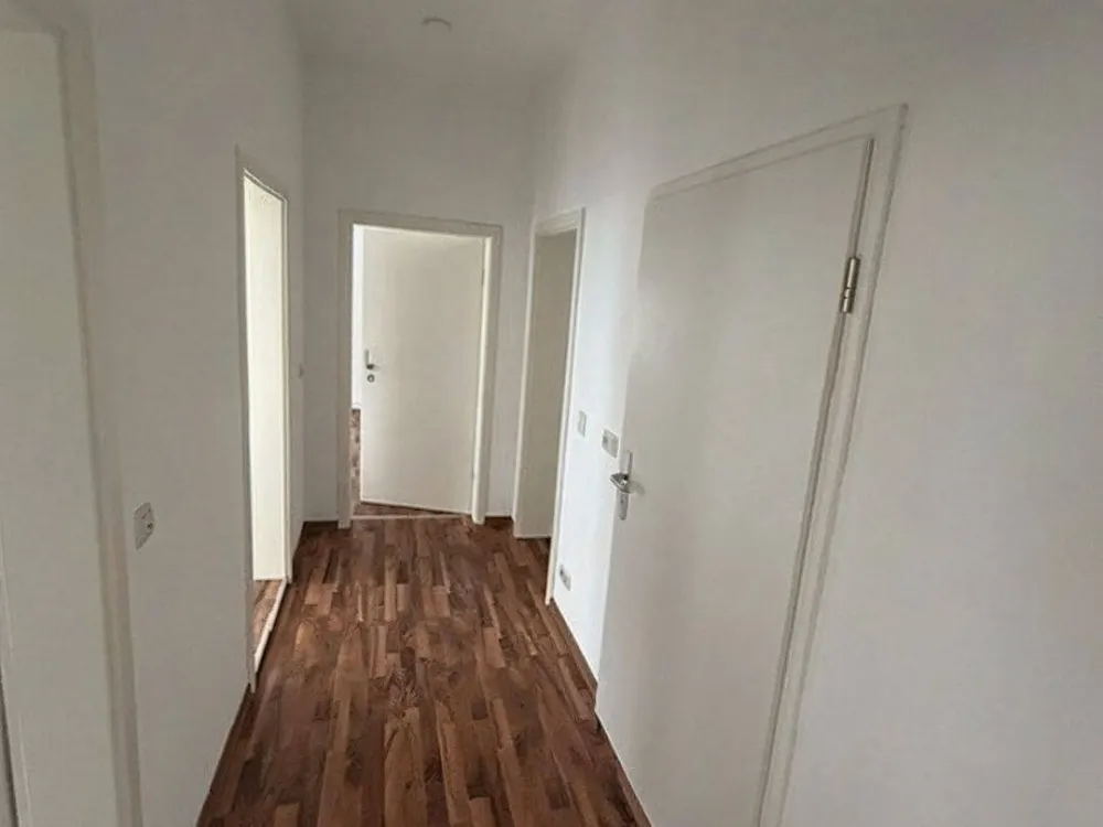 Frisch renovierte 3 raum Wohnung mit Balkon sucht neue Mieter
