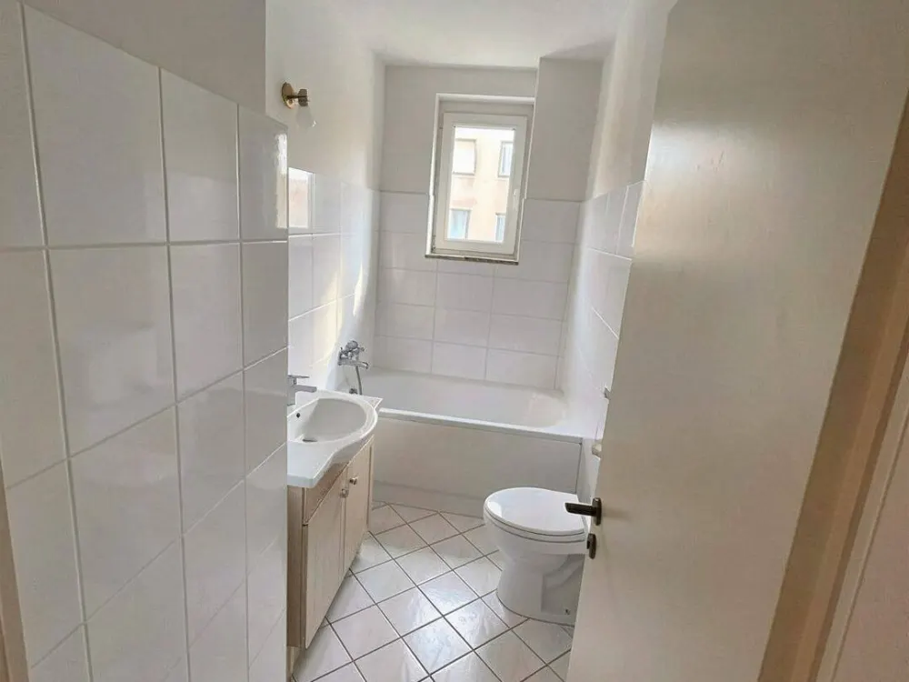 Frisch renovierte 3 raum Wohnung mit Balkon sucht neue Mieter