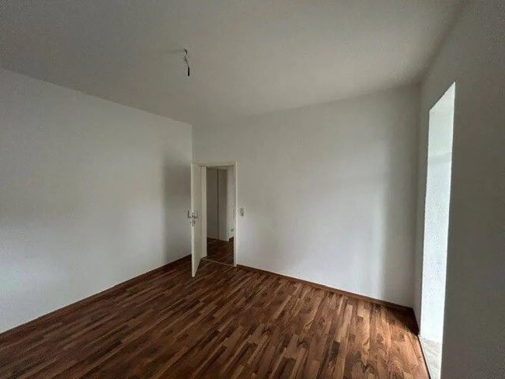 Frisch renovierte 3 raum Wohnung mit Balkon sucht neue Mieter