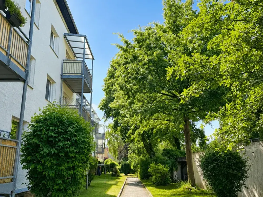 2-Room Apartment Suitable for Shared Living with Balcony, Furnished