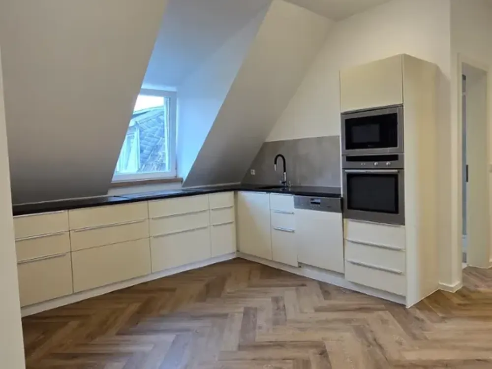 1 Zimmer in einer 5 Zimmer Wohnung in Köln Humboldt