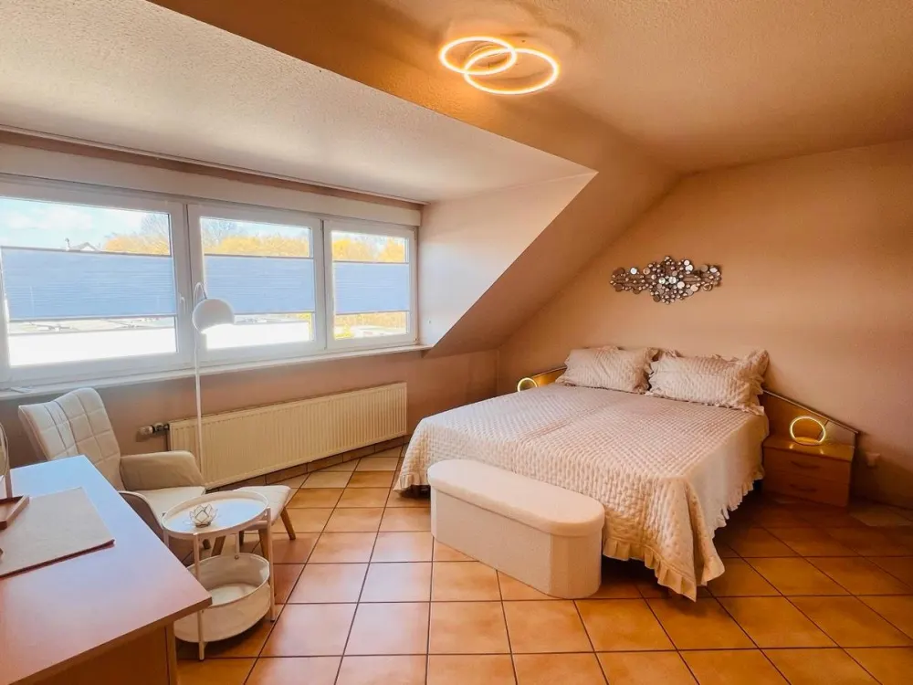 Wohnung hell und voll möbliert