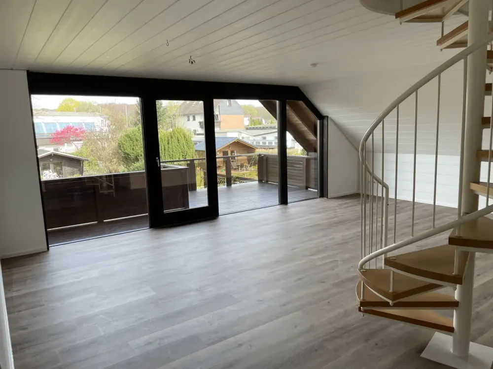 Großzügige 4-Zimmer Maisonette Wohnung mit Balkon in Bergisch Gladbach Paffrath
