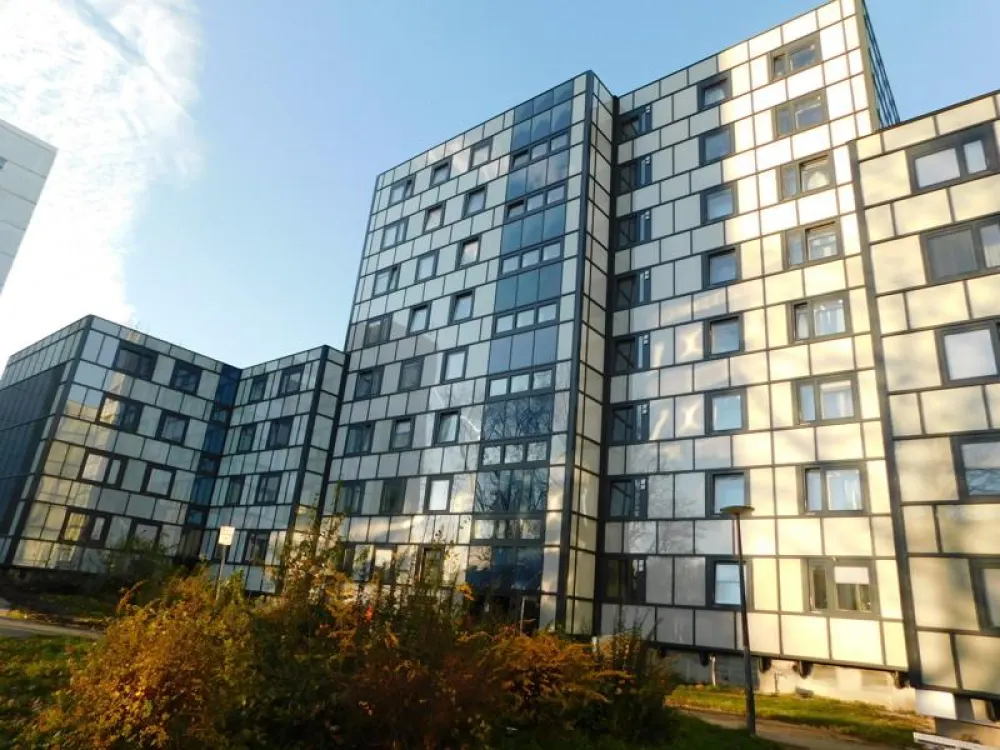 Schöne Wohnung für die kleine Familie ! Frisch modernisiertes Haus!