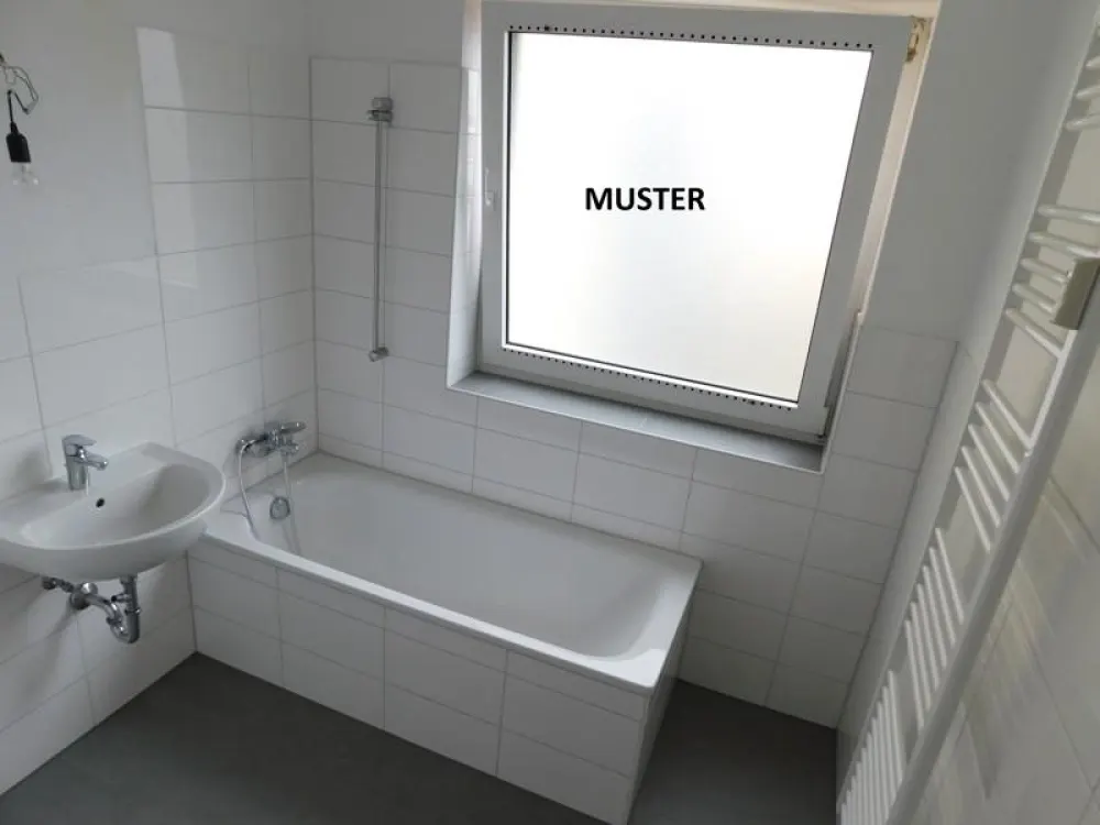 Schöne Wohnung für die kleine Familie ! Frisch modernisiertes Haus!