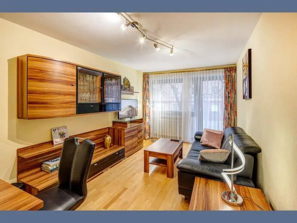 Möbliert: 3-Zimmer-Wohnung mit Balkon, Nähe Harras