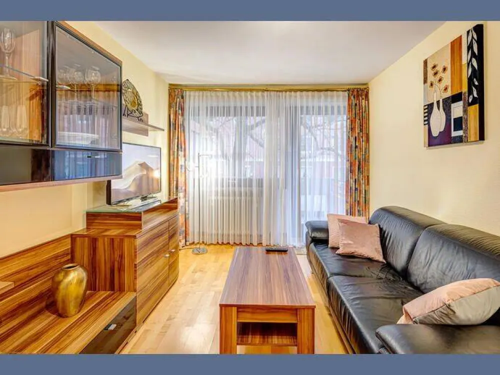 Möbliert: 3-Zimmer-Wohnung mit Balkon, Nähe Harras
