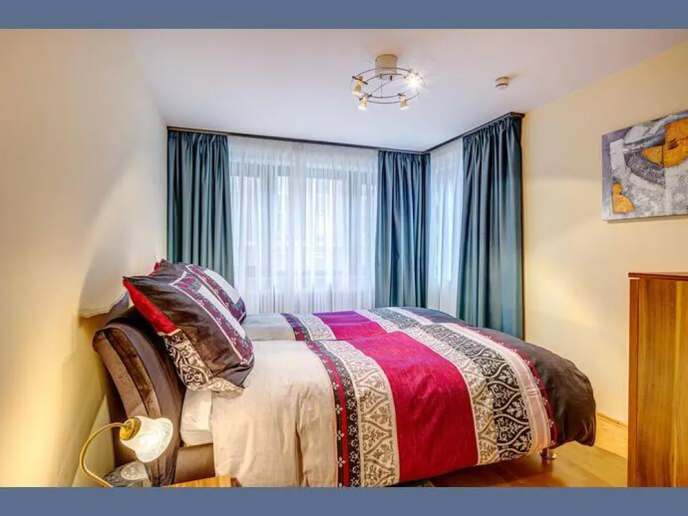 Möbliert: 3-Zimmer-Wohnung mit Balkon, Nähe Harras