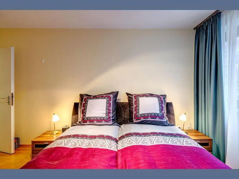 Möbliert: 3-Zimmer-Wohnung mit Balkon, Nähe Harras