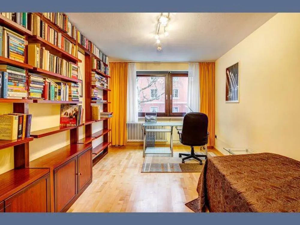 Möbliert: 3-Zimmer-Wohnung mit Balkon, Nähe Harras