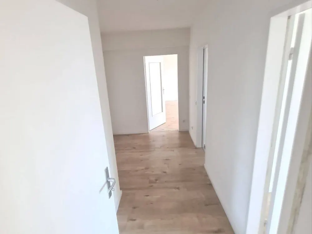 sanierte 2 Raum Wohnung mt Balkon in Düsseldorf