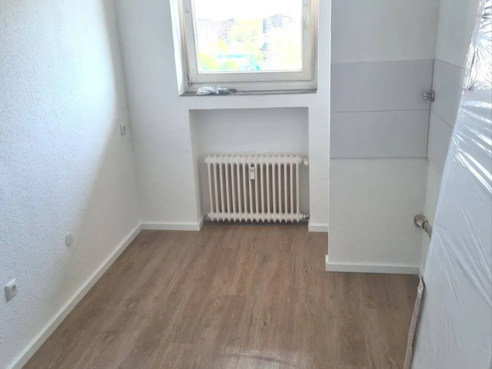 sanierte 2 Raum Wohnung mt Balkon in Düsseldorf