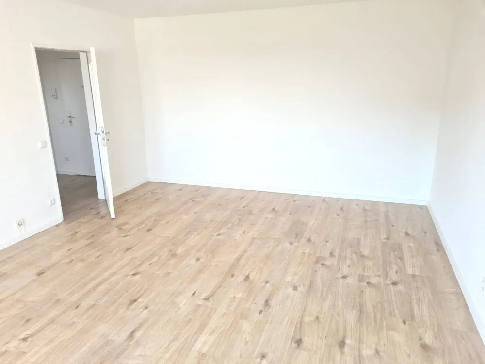 sanierte 2 Raum Wohnung mt Balkon in Düsseldorf