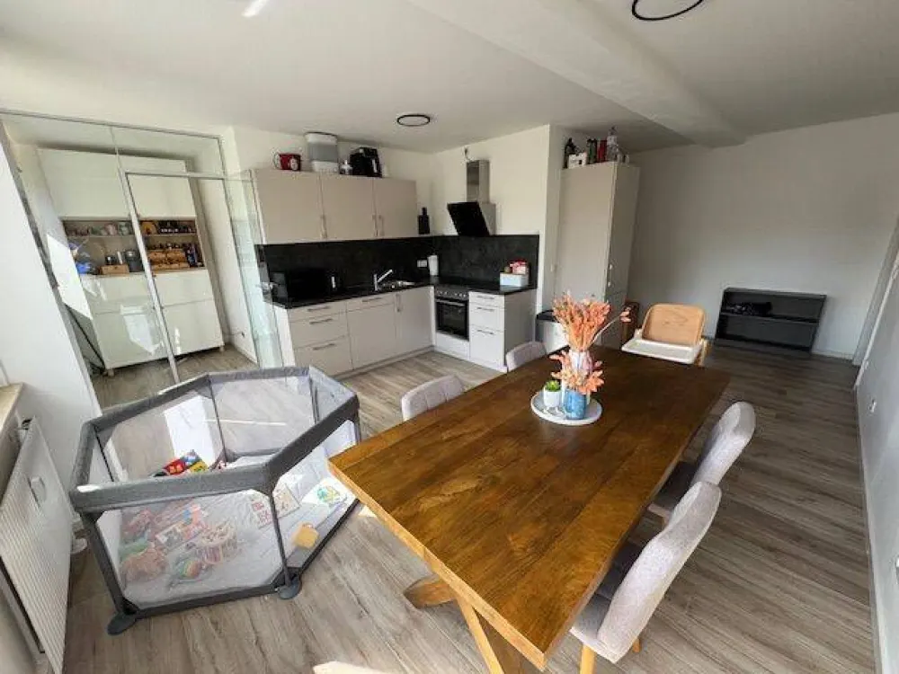 HELLE, RUHIGE 4-ZIMMER WOHNUNG IN GUTER LAGE! 2 BÄDERN, VOLLAUSGESTATTETE KÜCHE UND TG-PLATZ